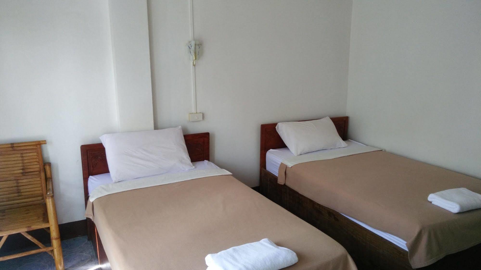 Chanthasom Guesthouse Ban Nongdouang Exterior photo